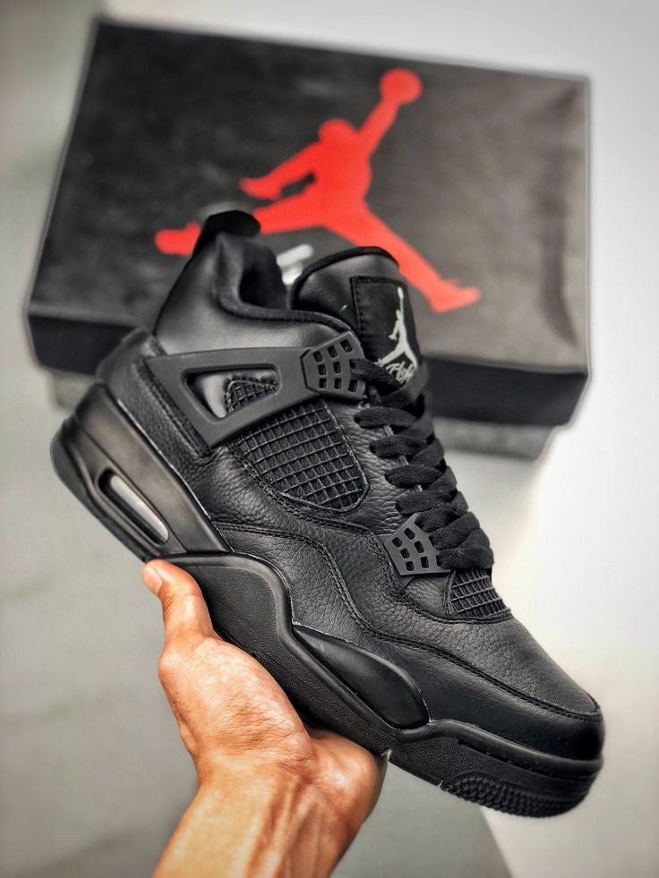 Nike Air Jordan Retro 4 / Black