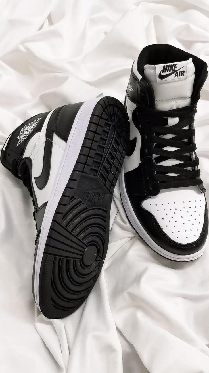 Nike Air Jordan 1 / Preto & Branco "Panda"