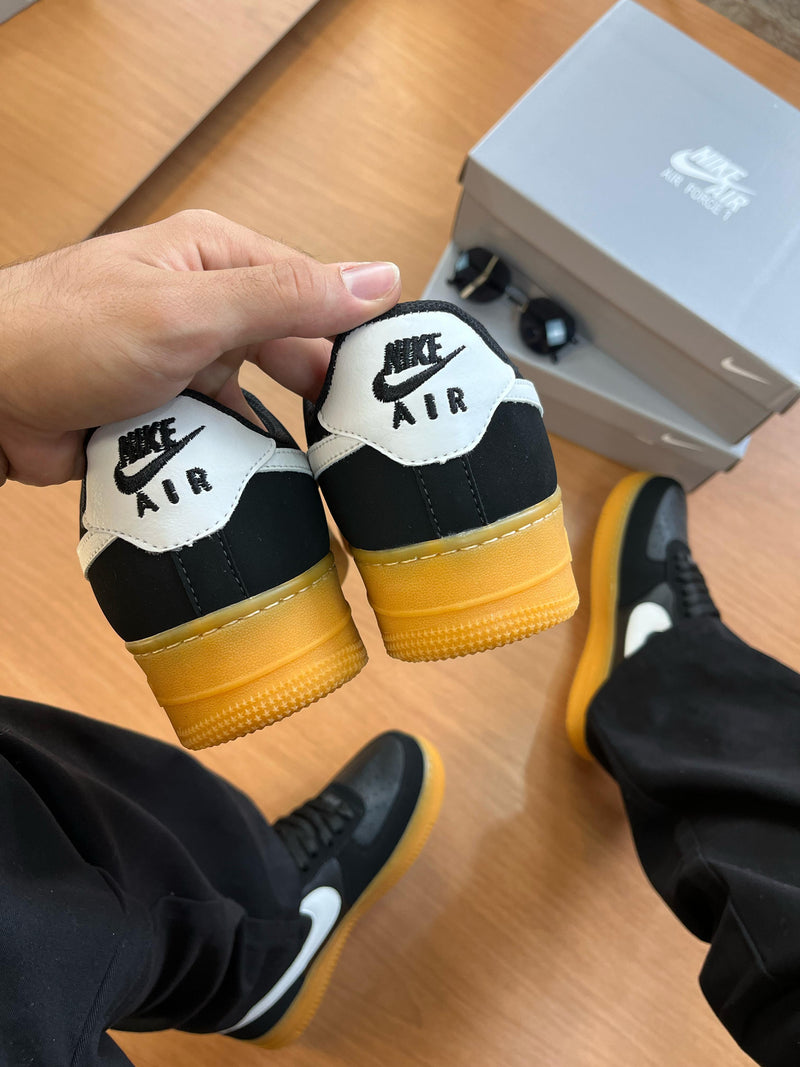 Tênis Nike Air Force 1 Preto/Branco Latex
