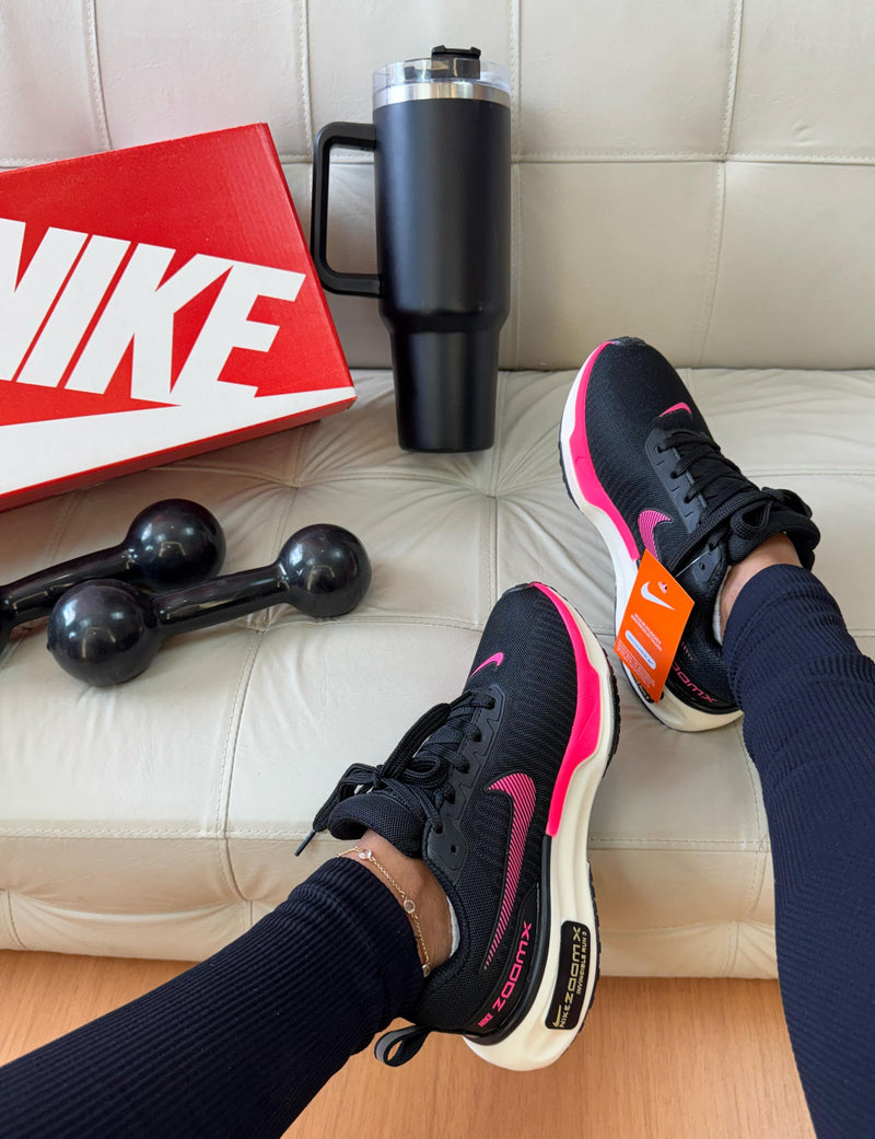 Tênis Nike ZoomX Invincible Run 3 - Preto/Rosa