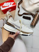 Tênis Nike ZoomX Invincible Run 3 - Bege/Branco