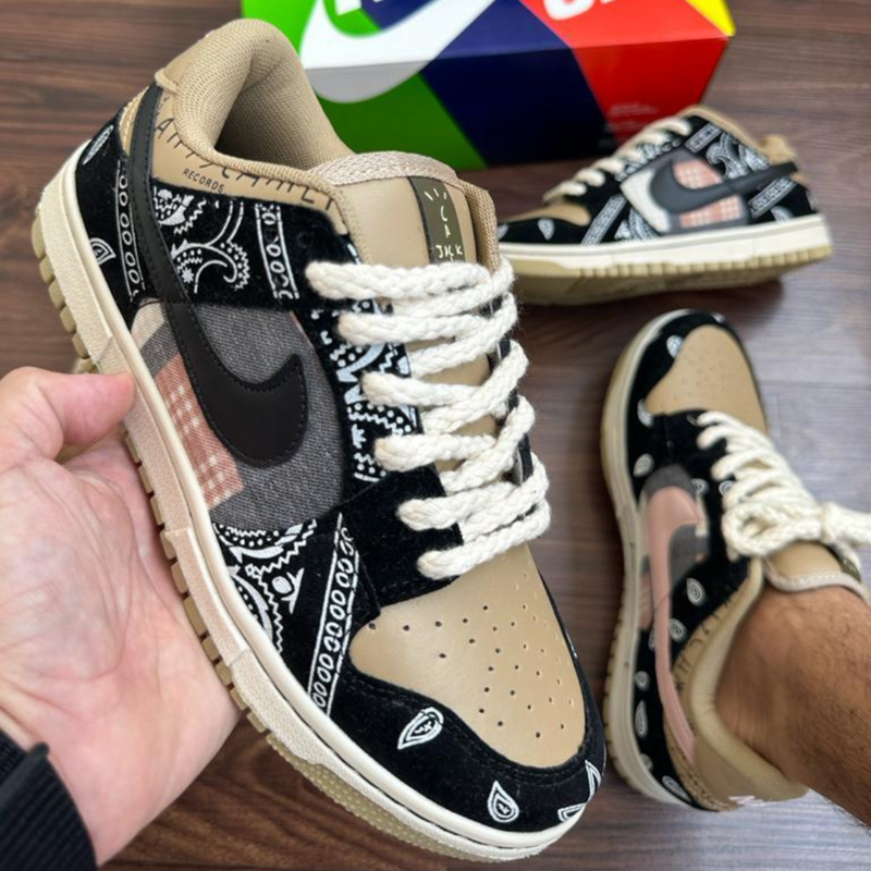 Nike Dunk Low / “Travis Scott - Cactus Jack”