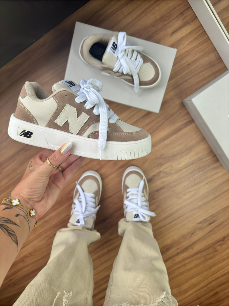 TÊNIS NEW BALANCE CT303 – Caramelo e bege