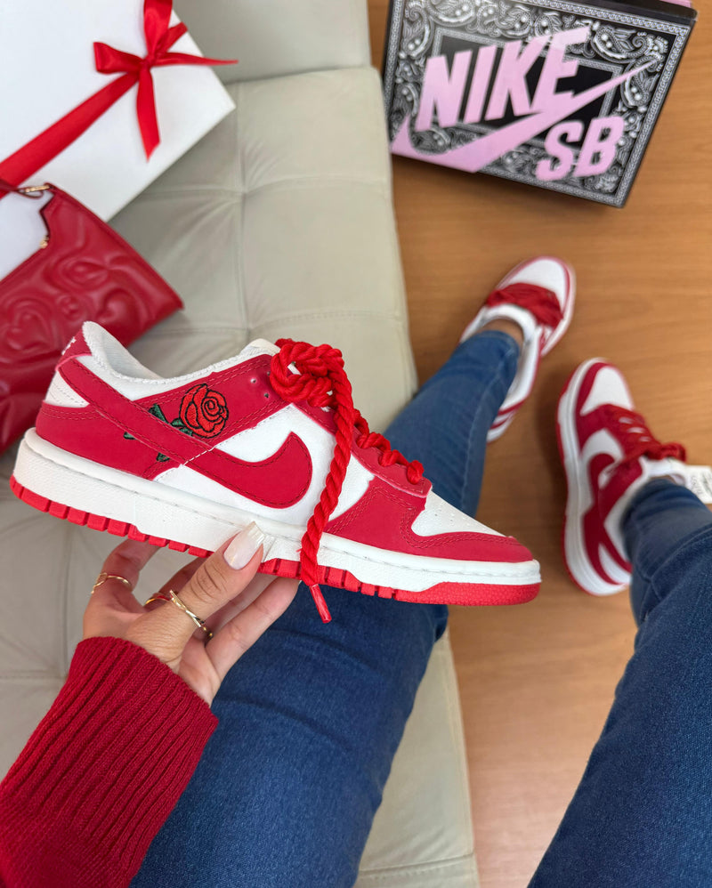 TÊNIS NIKE DUNK LOW SB – Branco e Vermelhos