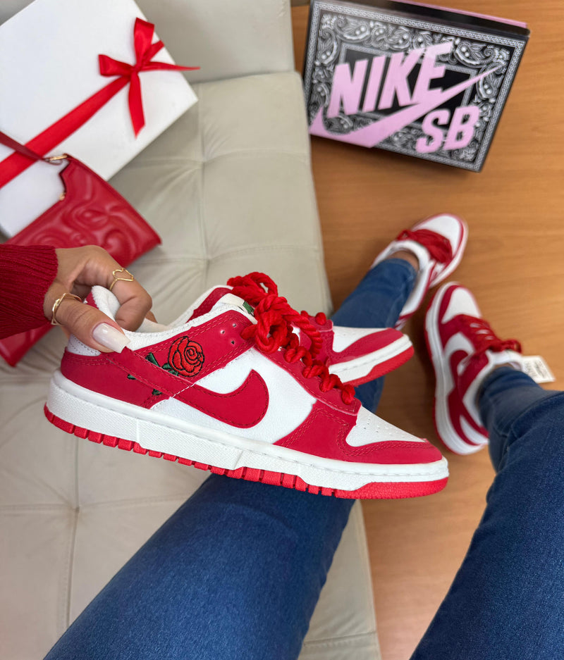 TÊNIS NIKE DUNK LOW SB – Branco e Vermelhos