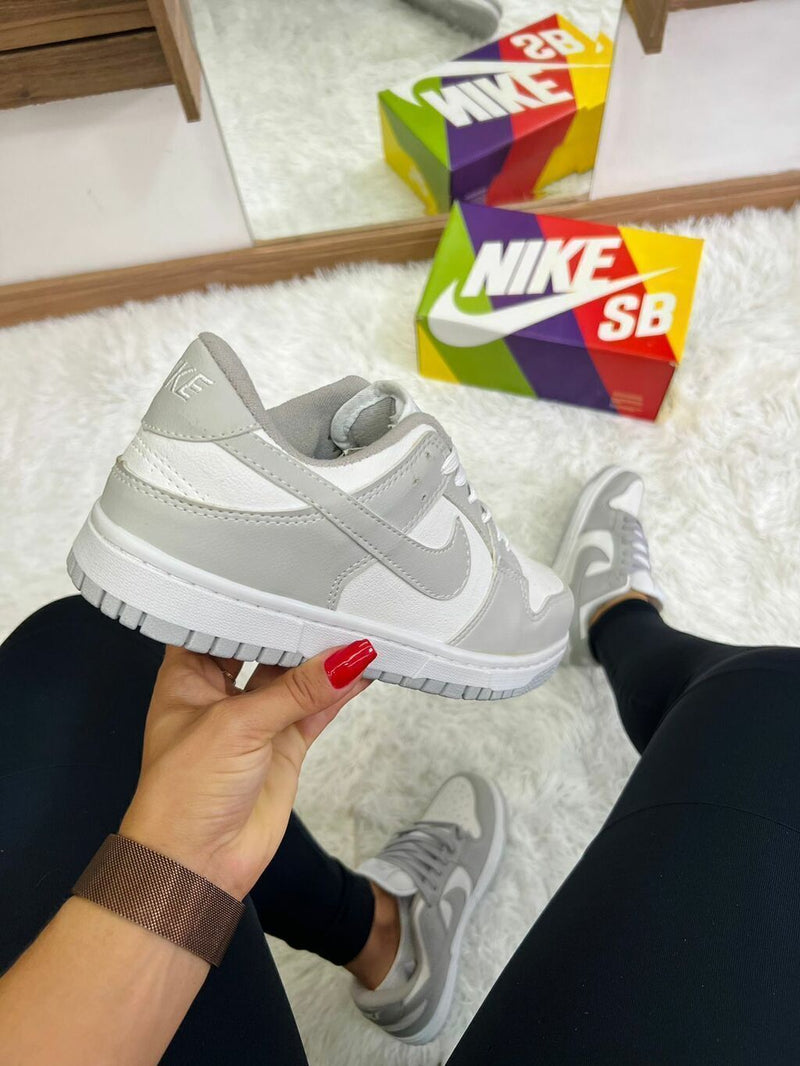 TÊNIS NIKE DUNK LOW SB – Cinza e Branco