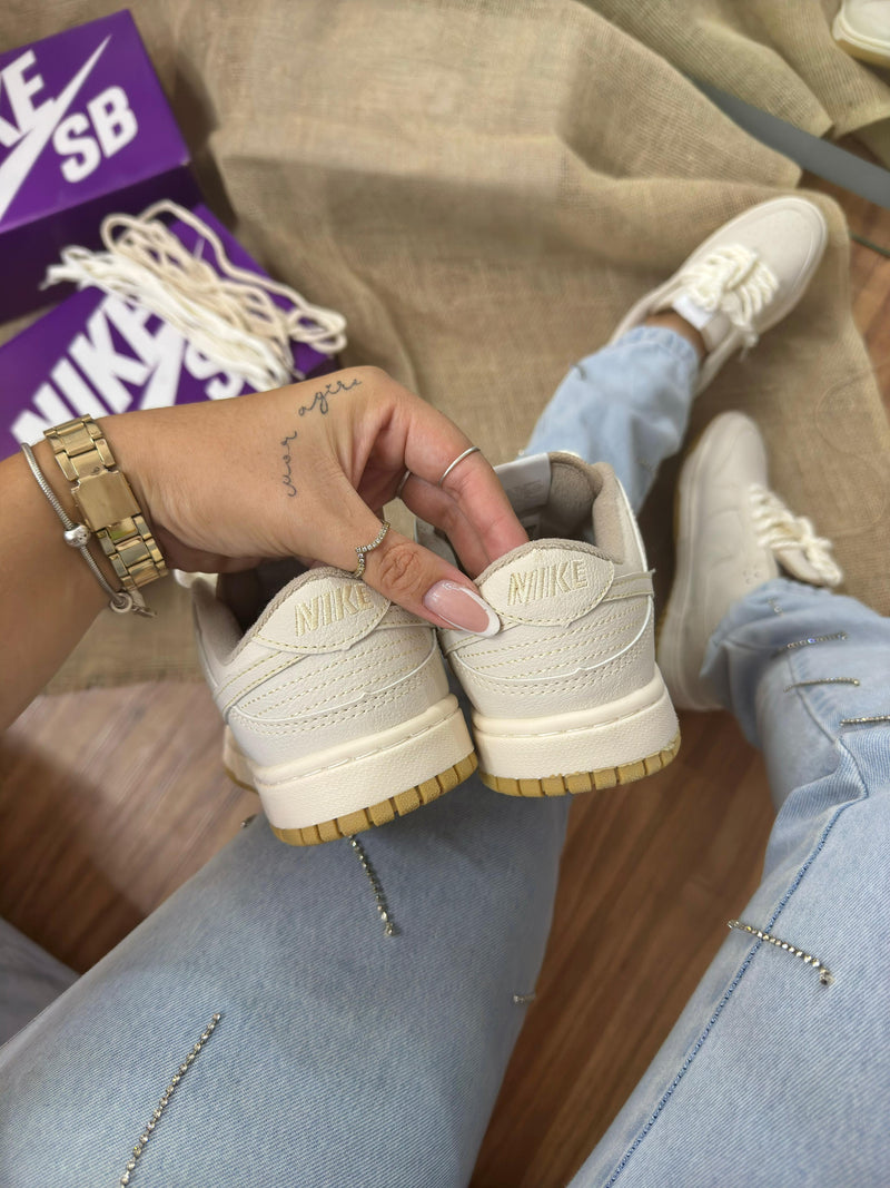 TÊNIS NIKE DUNK LOW SB – Off Bege
