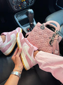 TÊNIS NIKE DUNK LOW SB – Teddy Bear Rosa