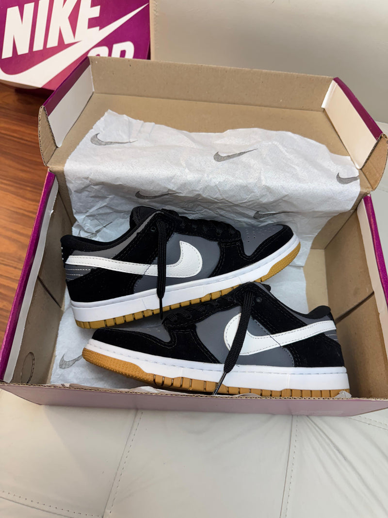 TÊNIS NIKE DUNK LOW SB – Preto e Cinza