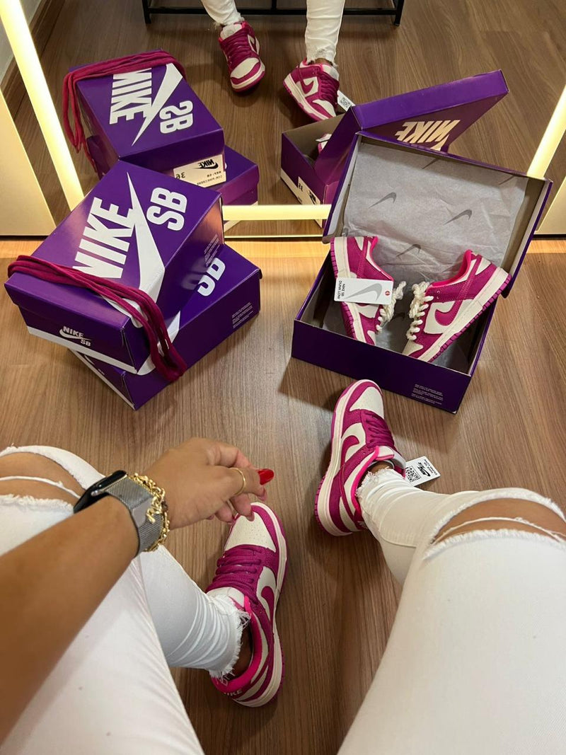 TÊNIS NIKE DUNK LOW SB – Off Pink