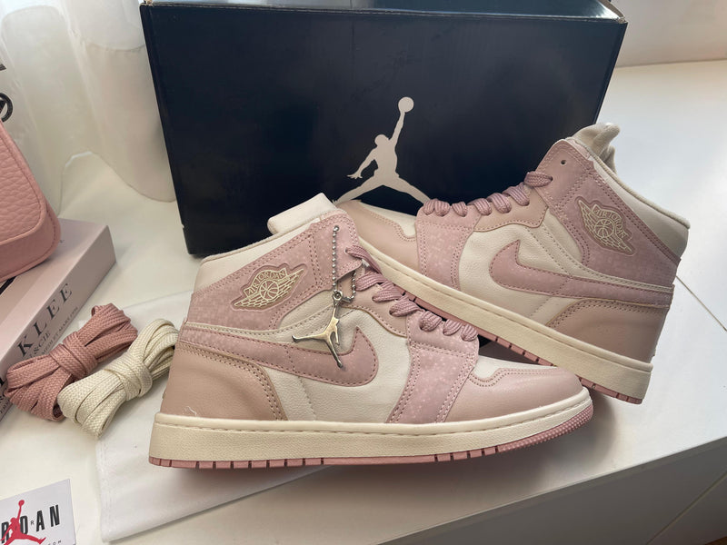 Tênis Nike Air Jordan 1 High - Off Sakura