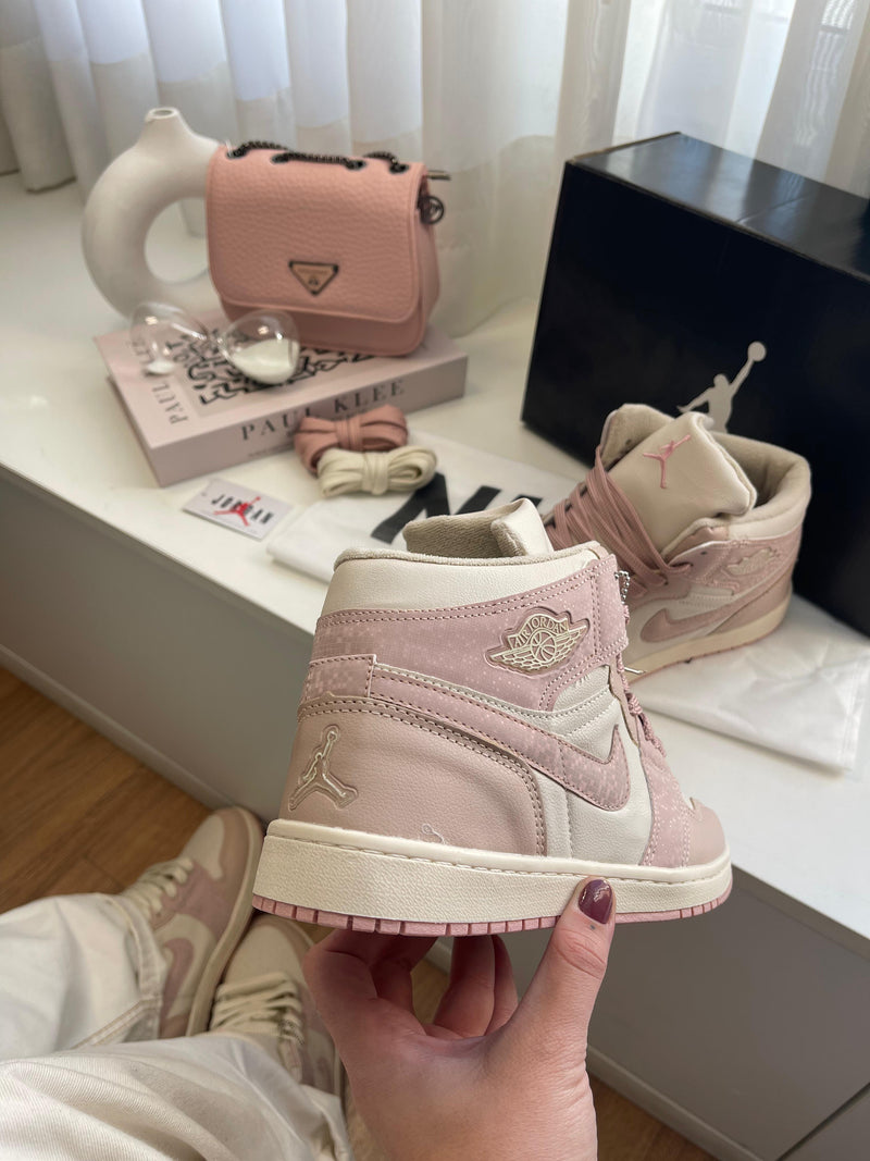 Tênis Nike Air Jordan 1 High - Off Sakura