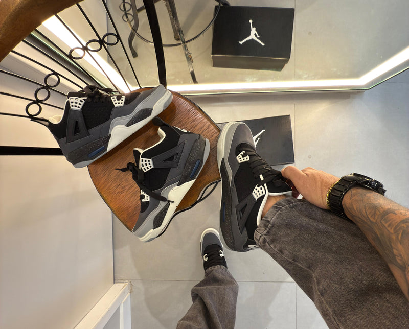 Tênis Nike Air Jordan 4 Retrô - Preto e Cinza