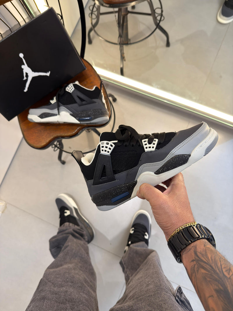 Tênis Nike Air Jordan 4 Retrô - Preto e Cinza