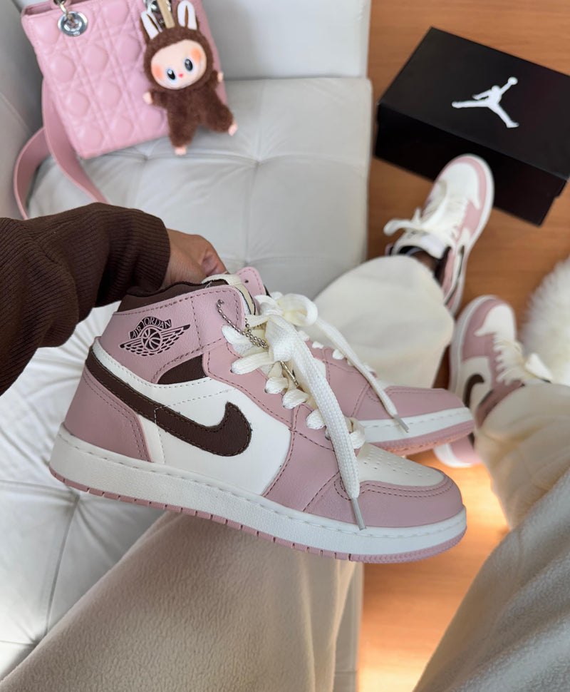 Tênis Nike Air Jordan 1 High - Off Strawberry