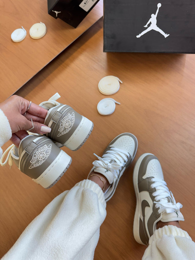 Tênis Nike Air Jordan 1 Low - Off Oliva