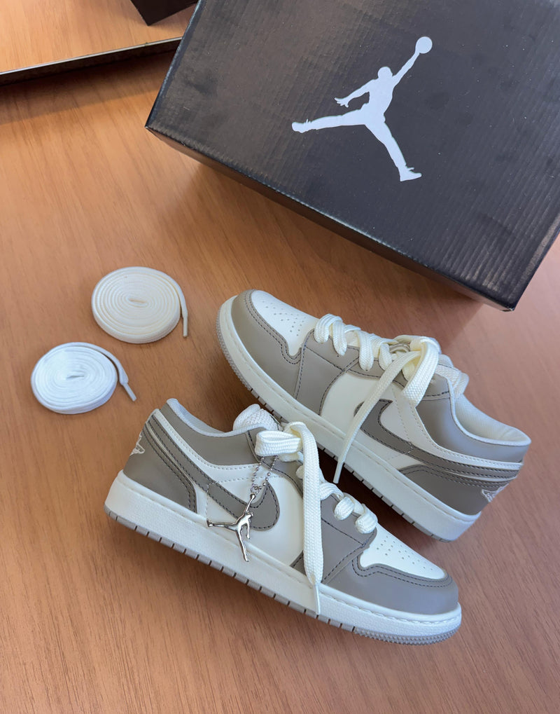Tênis Nike Air Jordan 1 Low - Off Oliva