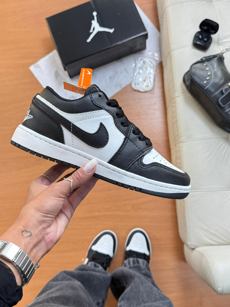 Tênis Nike Air Jordan 1 Low - Panda Classic