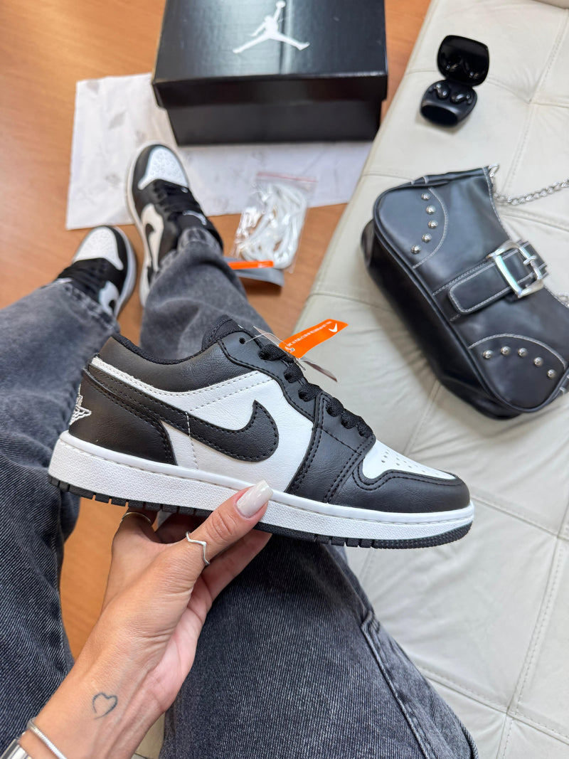Tênis Nike Air Jordan 1 Low - Panda Classic