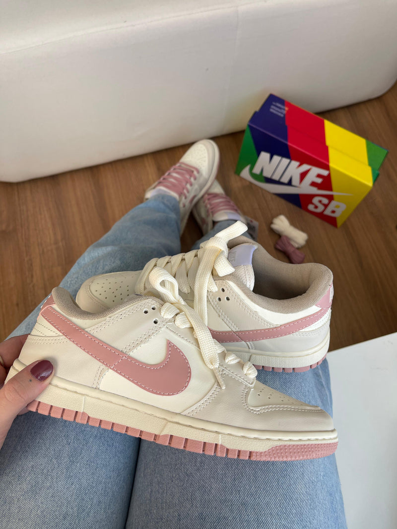 TÊNIS NIKE DUNK LOW SB - Creme e Rose