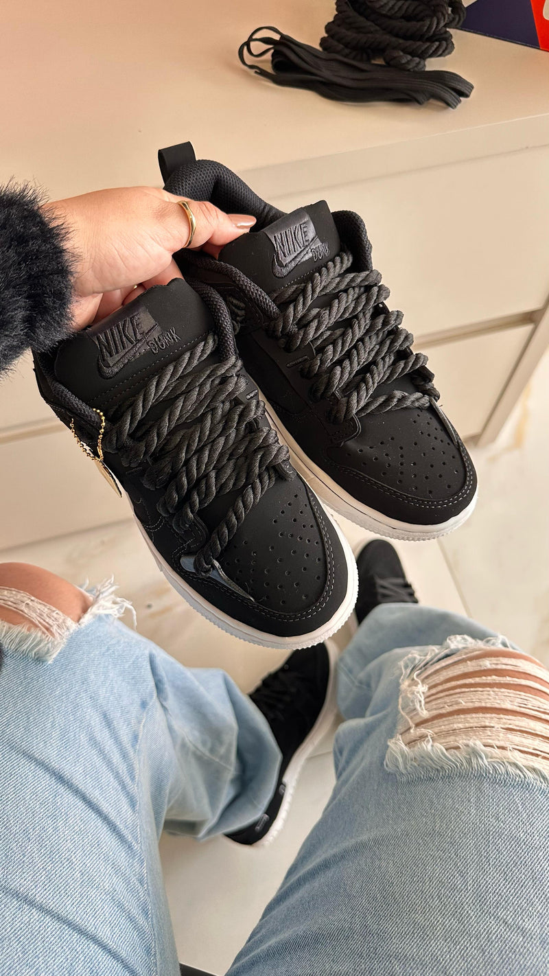 TÊNIS NIKE DUNK LOW SB Disrupt - Black