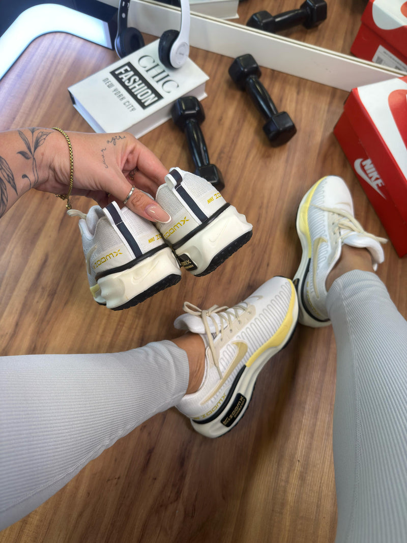 Tênis Nike ZoomX Invincible Run 3 - Branco/Amarelo
