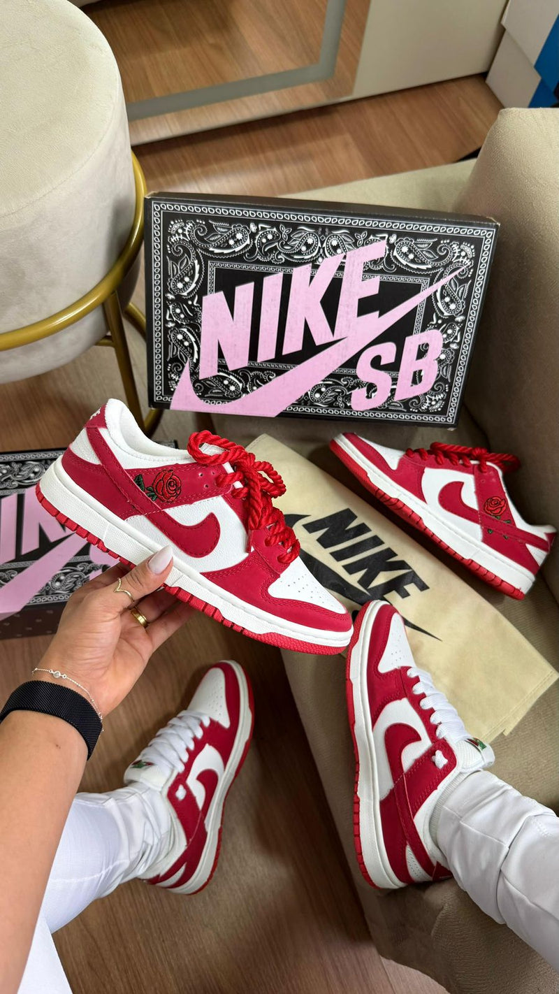 TÊNIS NIKE DUNK LOW SB – Branco e Vermelhos