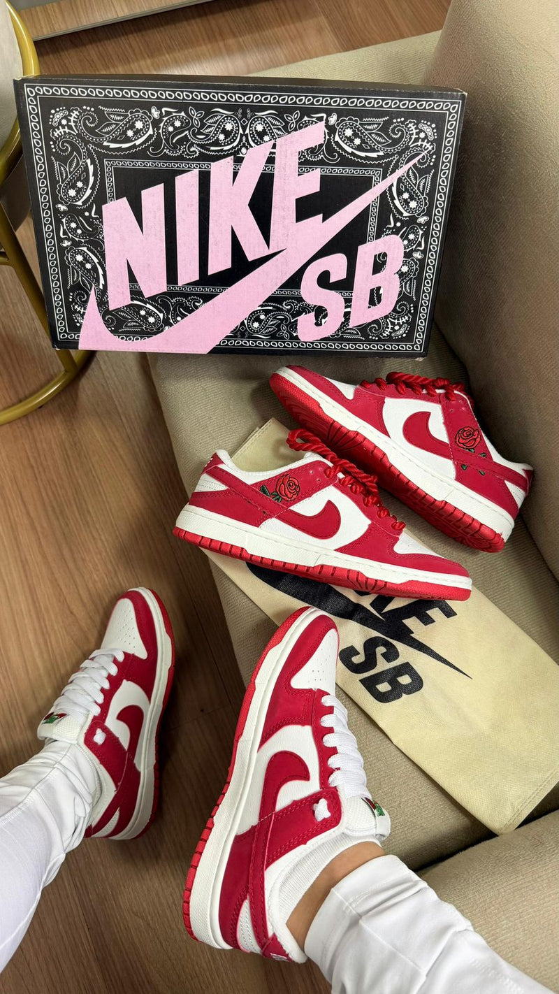 TÊNIS NIKE DUNK LOW SB – Branco e Vermelhos