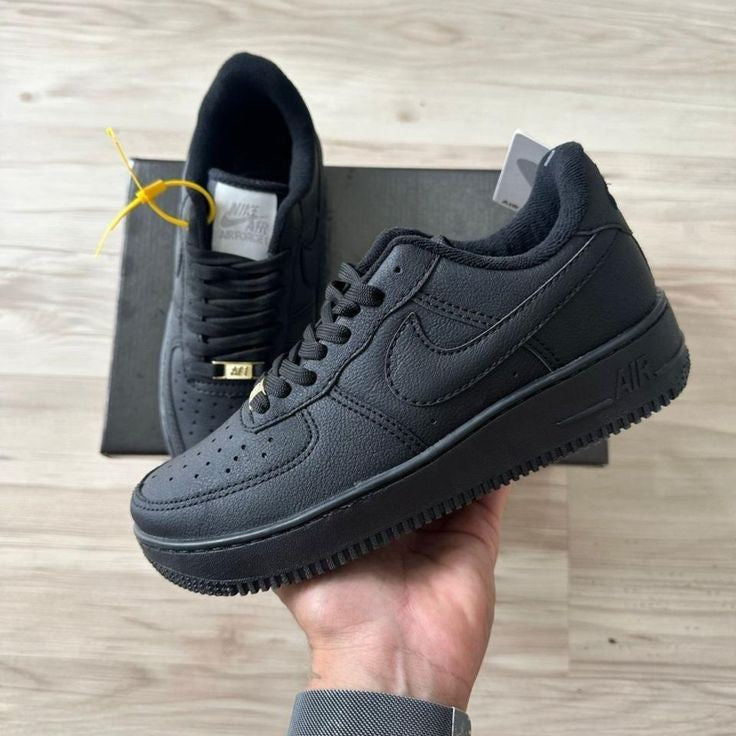 Nike Air Force 1 / All Black