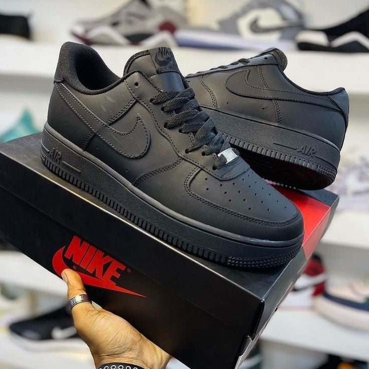 Nike Air Force 1 / All Black