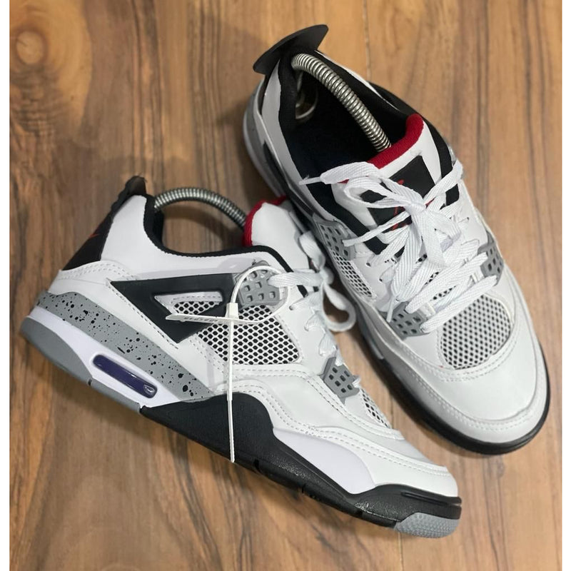 Nike Air Jordan Retro 4 / Branco & Cement