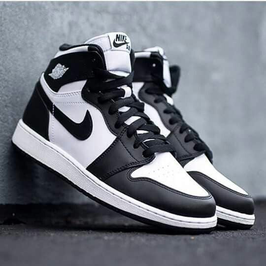 Nike Air Jordan 1 / Preto & Branco "Panda"